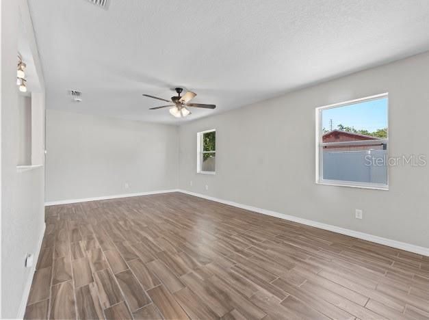 For Sale: $300,000 (3 beds, 2 baths, 1549 Square Feet)