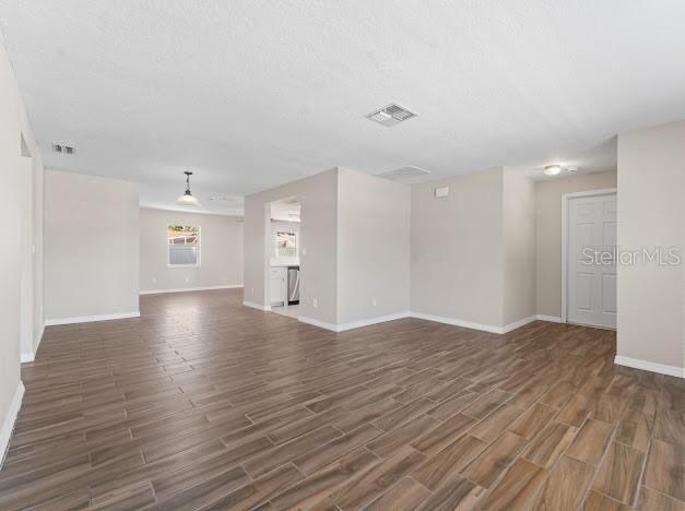 For Sale: $300,000 (3 beds, 2 baths, 1549 Square Feet)