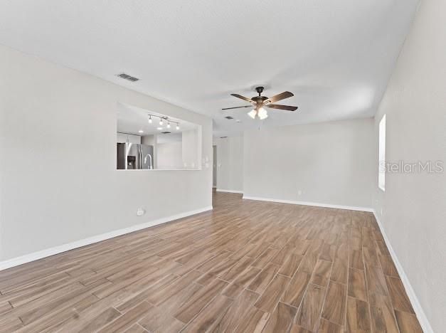 For Sale: $300,000 (3 beds, 2 baths, 1549 Square Feet)