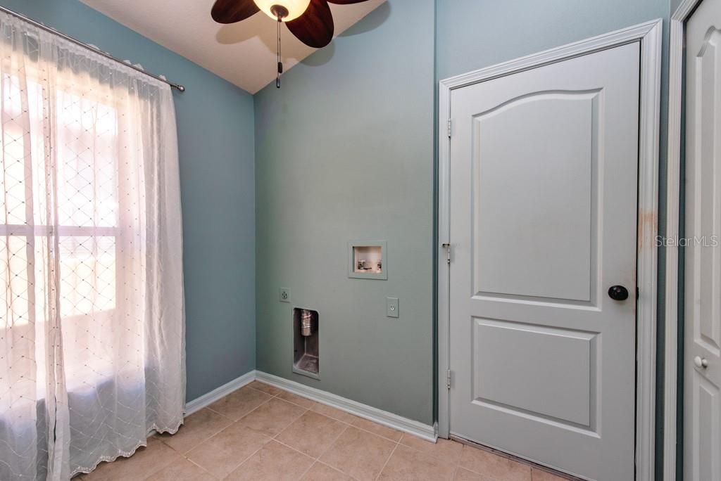 待售: $405,000 (4 贝兹, 2 浴室, 2112 平方英尺)