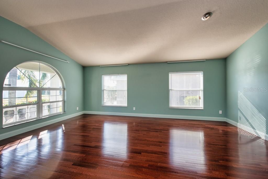 待售: $405,000 (4 贝兹, 2 浴室, 2112 平方英尺)