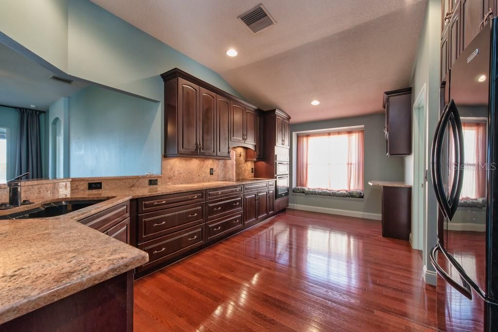 待售: $405,000 (4 贝兹, 2 浴室, 2112 平方英尺)