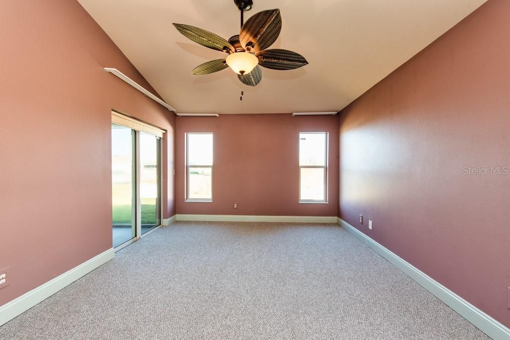 待售: $405,000 (4 贝兹, 2 浴室, 2112 平方英尺)