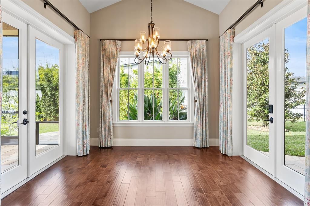 For Sale: $3,250,000 (5 beds, 4 baths, 5713 Square Feet)