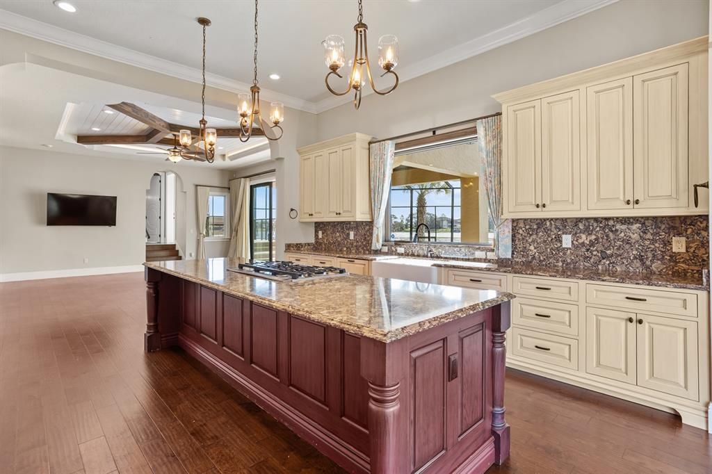 For Sale: $3,250,000 (5 beds, 4 baths, 5713 Square Feet)