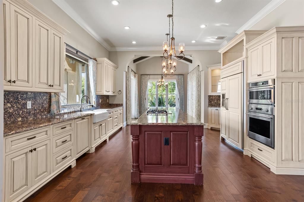 For Sale: $3,250,000 (5 beds, 4 baths, 5713 Square Feet)