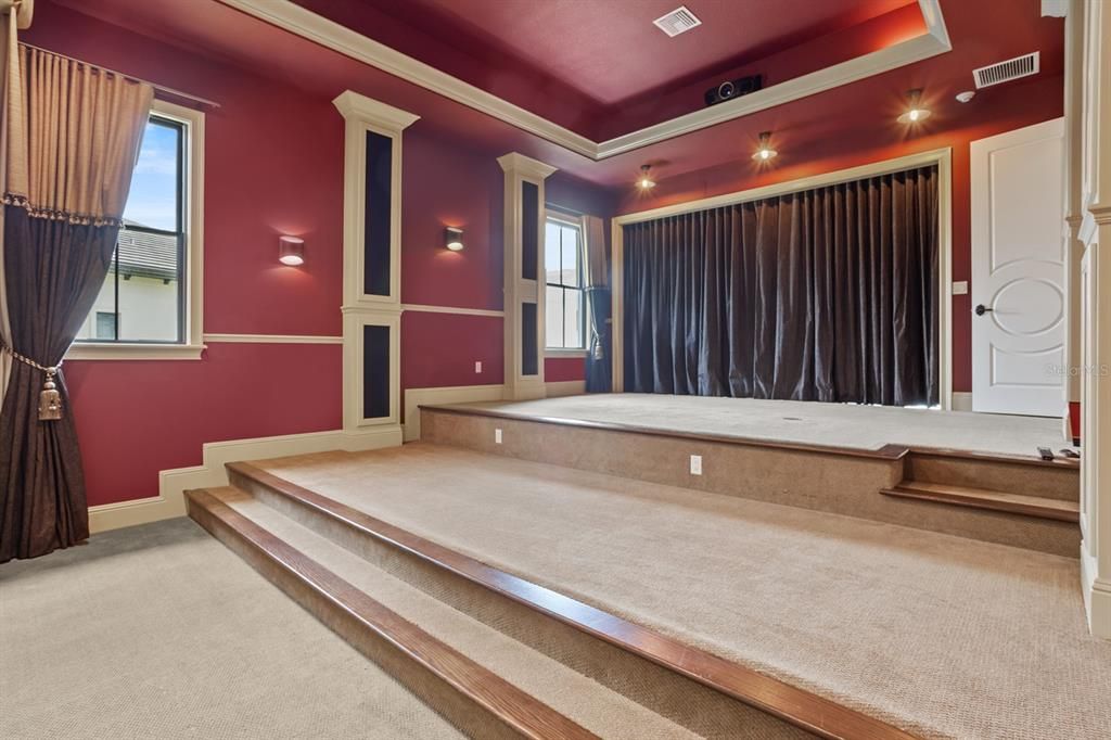 For Sale: $3,250,000 (5 beds, 4 baths, 5713 Square Feet)