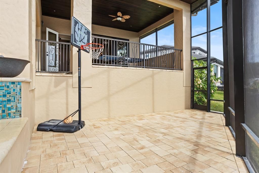 For Sale: $3,250,000 (5 beds, 4 baths, 5713 Square Feet)