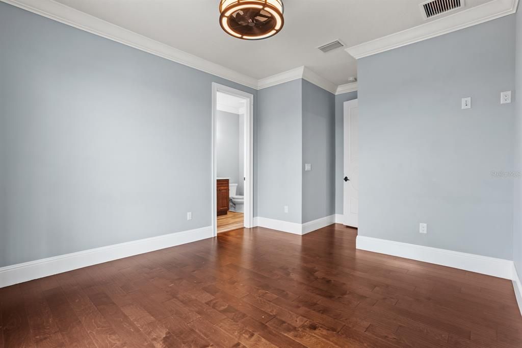 For Sale: $3,250,000 (5 beds, 4 baths, 5713 Square Feet)