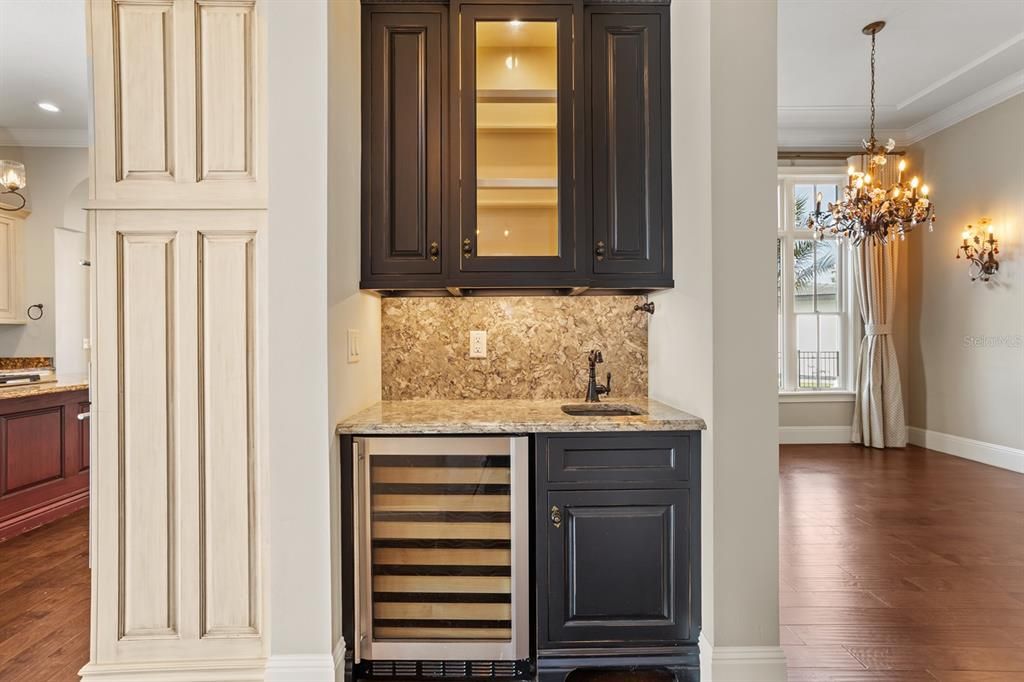 For Sale: $3,250,000 (5 beds, 4 baths, 5713 Square Feet)