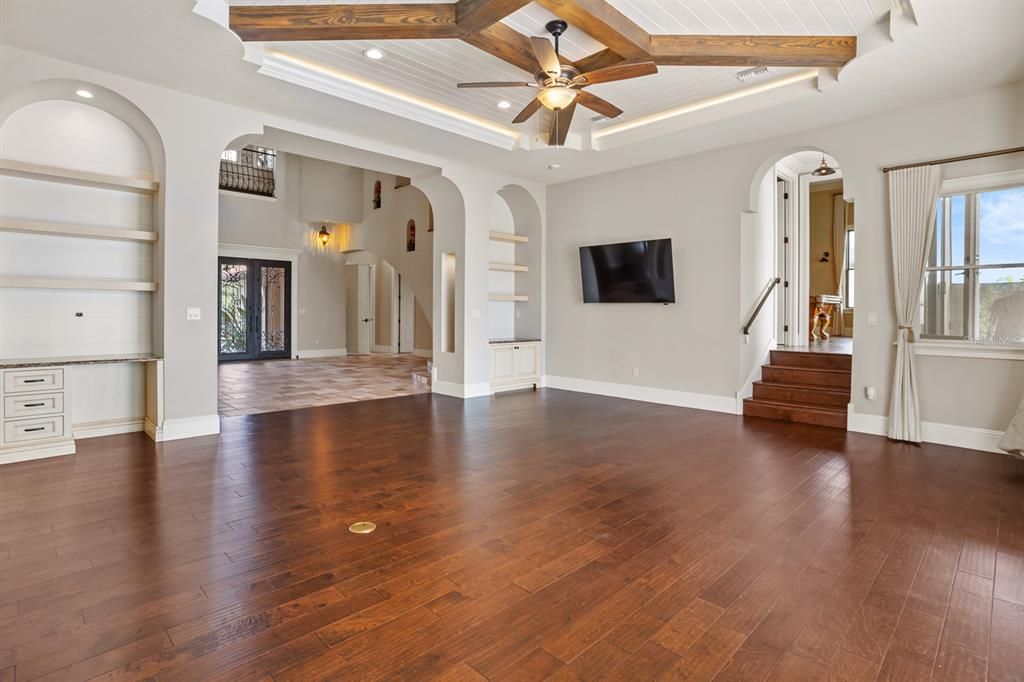 For Sale: $3,250,000 (5 beds, 4 baths, 5713 Square Feet)