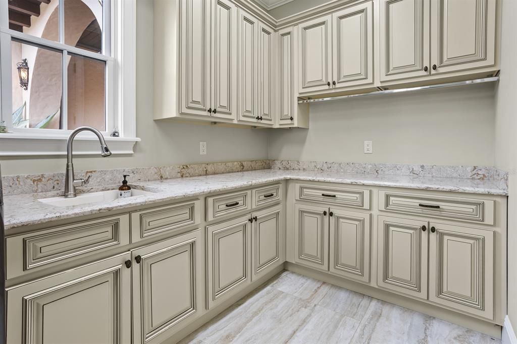 For Sale: $3,250,000 (5 beds, 4 baths, 5713 Square Feet)