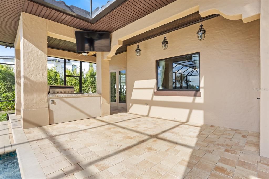 For Sale: $3,250,000 (5 beds, 4 baths, 5713 Square Feet)