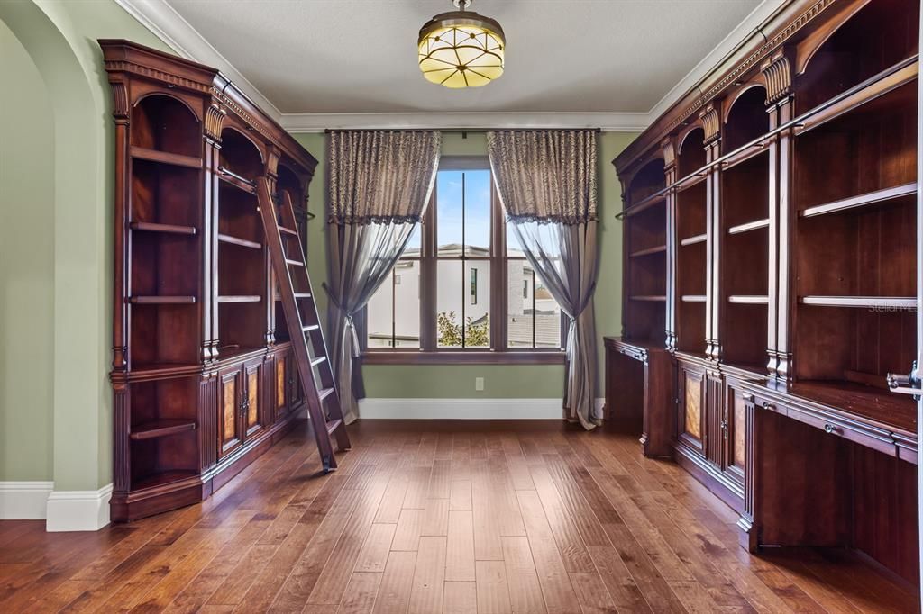 For Sale: $3,250,000 (5 beds, 4 baths, 5713 Square Feet)