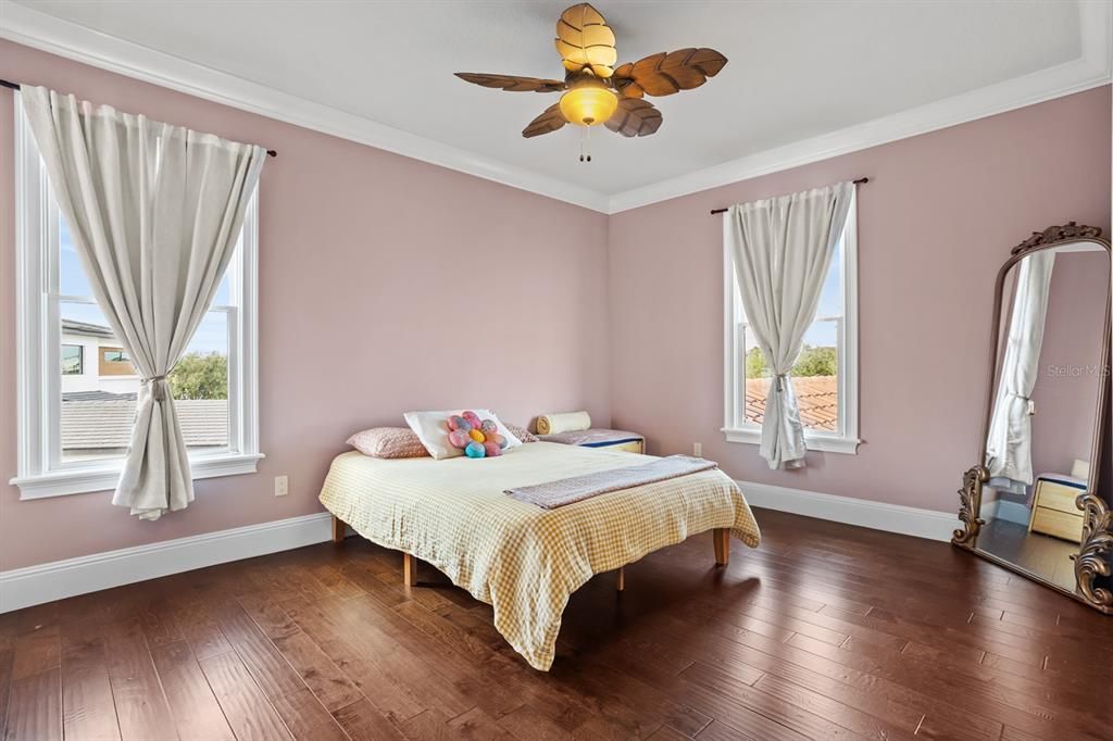 For Sale: $3,250,000 (5 beds, 4 baths, 5713 Square Feet)