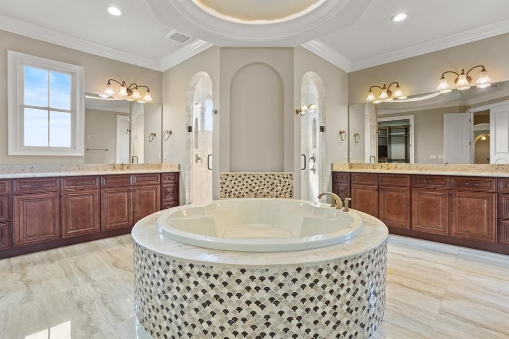 For Sale: $3,250,000 (5 beds, 4 baths, 5713 Square Feet)