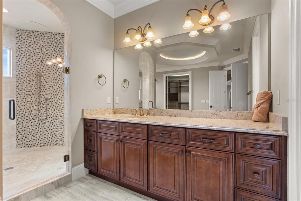 For Sale: $3,250,000 (5 beds, 4 baths, 5713 Square Feet)