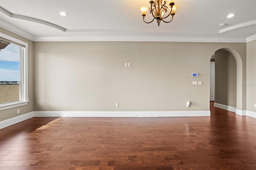 For Sale: $3,250,000 (5 beds, 4 baths, 5713 Square Feet)