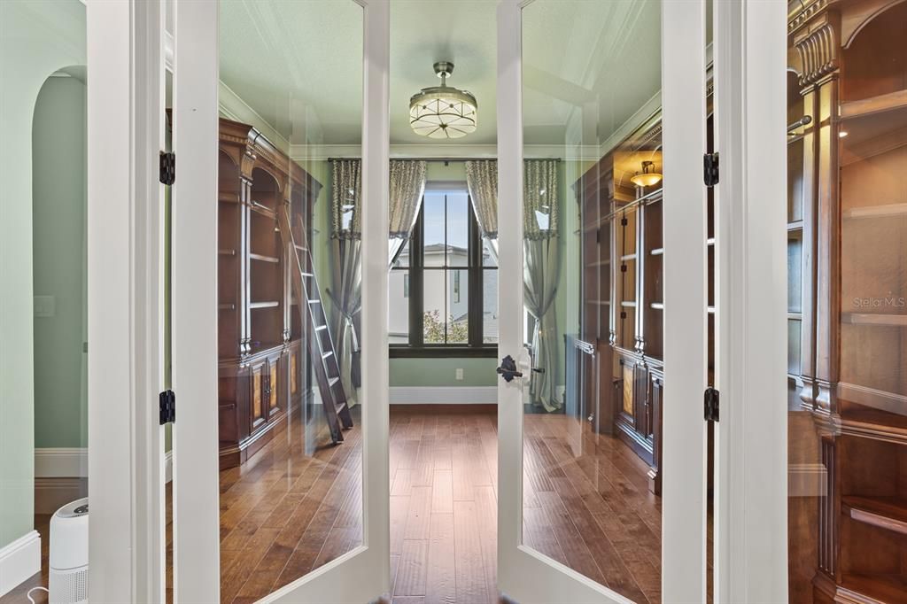 For Sale: $3,250,000 (5 beds, 4 baths, 5713 Square Feet)