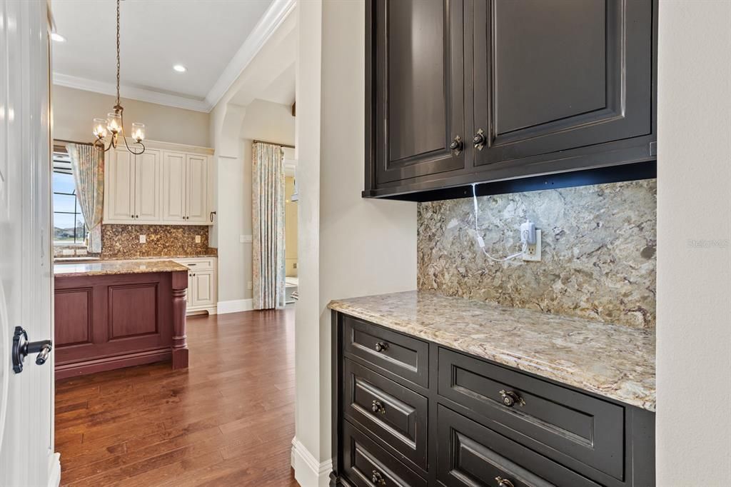 For Sale: $3,250,000 (5 beds, 4 baths, 5713 Square Feet)