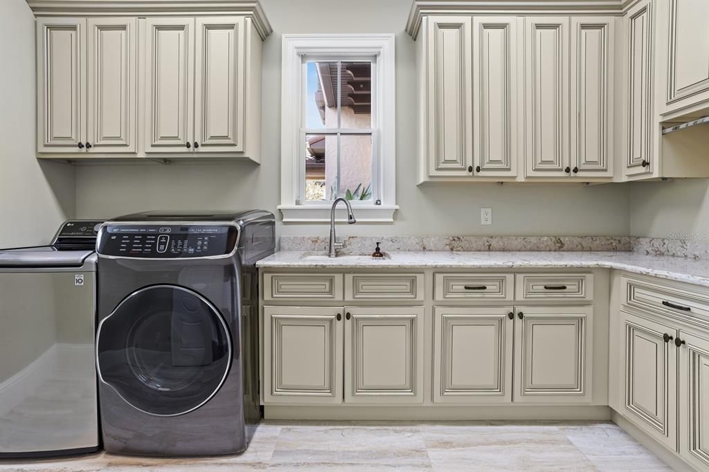 For Sale: $3,250,000 (5 beds, 4 baths, 5713 Square Feet)