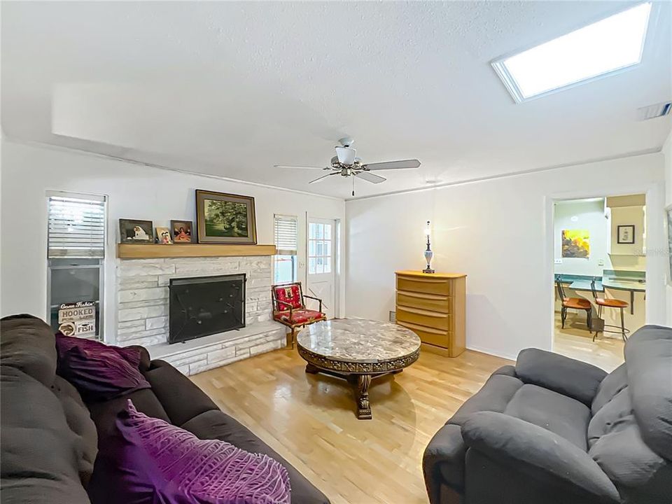 For Sale: $499,000 (4 beds, 3 baths, 1871 Square Feet)