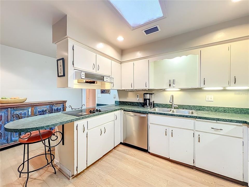 For Sale: $499,000 (4 beds, 3 baths, 1871 Square Feet)