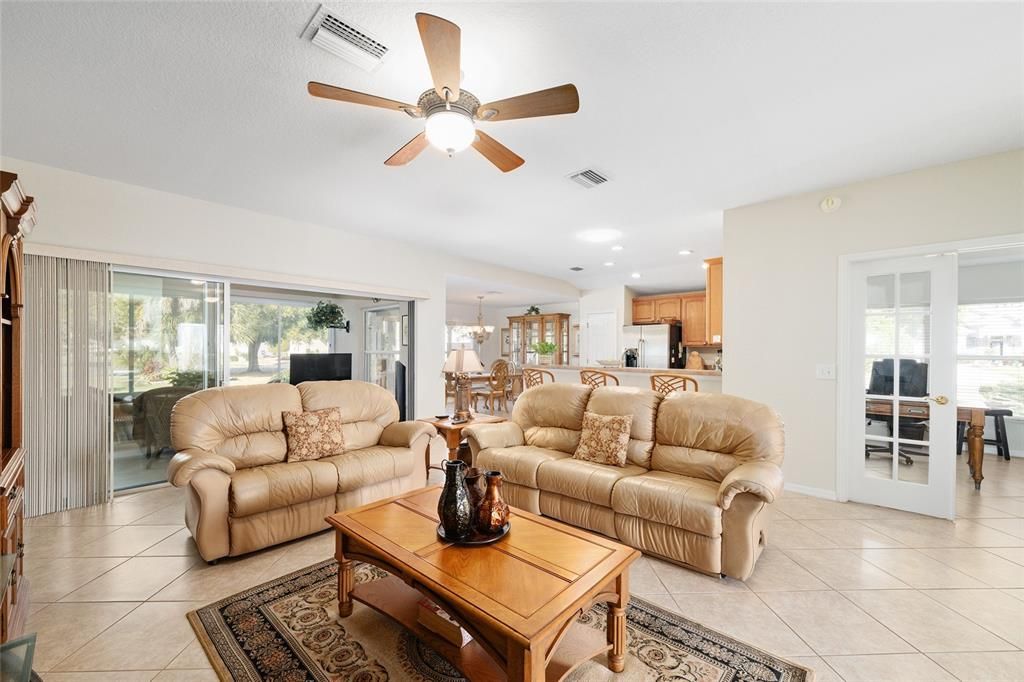 En Venta: $325,000 (2 camas, 2 baños, 1575 Pies cuadrados)