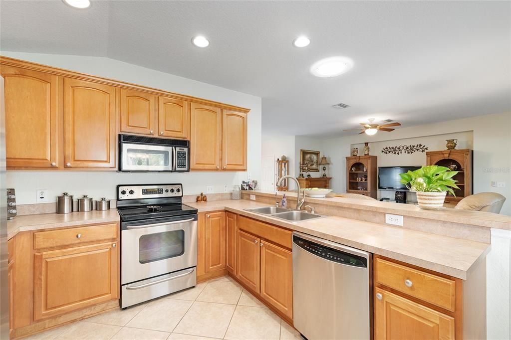 En Venta: $325,000 (2 camas, 2 baños, 1575 Pies cuadrados)