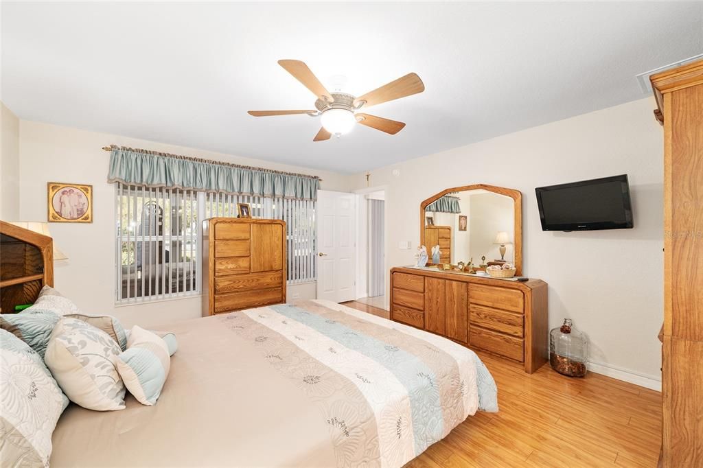 En Venta: $325,000 (2 camas, 2 baños, 1575 Pies cuadrados)