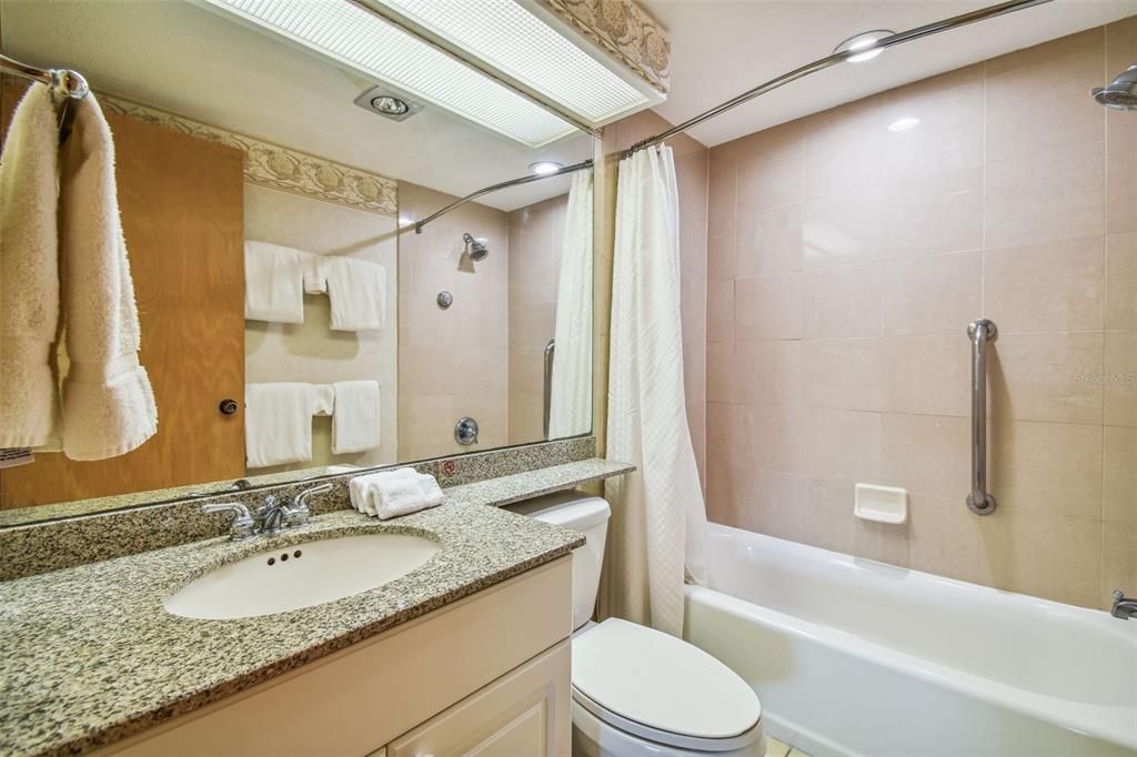 En Venta: $419,000 (2 camas, 2 baños, 1210 Pies cuadrados)