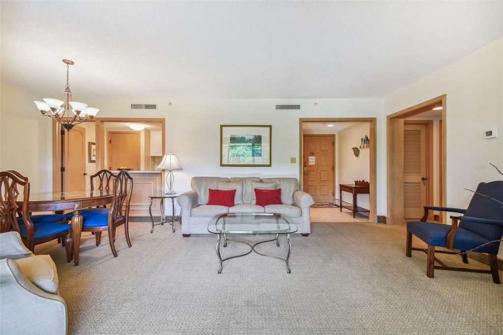 En Venta: $419,000 (2 camas, 2 baños, 1210 Pies cuadrados)