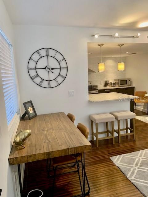 出租: $2,200 (1 贝兹, 1 浴室, 576 平方英尺)