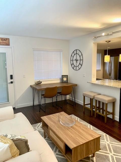 出租: $2,200 (1 贝兹, 1 浴室, 576 平方英尺)