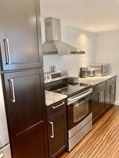 出租: $2,200 (1 贝兹, 1 浴室, 576 平方英尺)