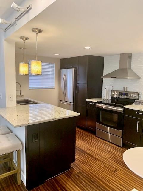 出租: $2,200 (1 贝兹, 1 浴室, 576 平方英尺)