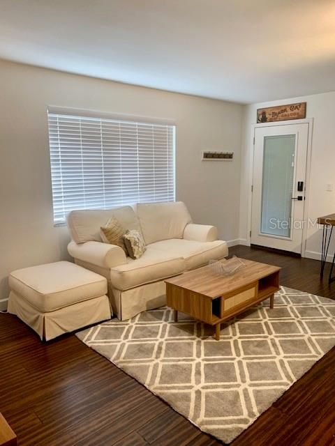 出租: $2,200 (1 贝兹, 1 浴室, 576 平方英尺)