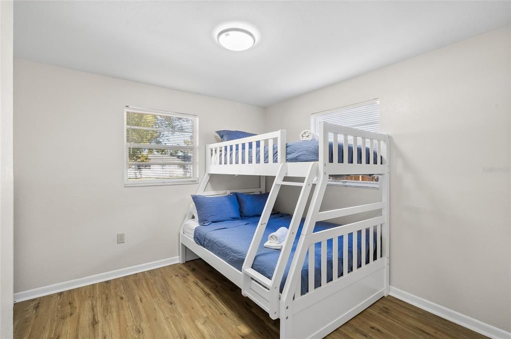 待售: $349,900 (4 贝兹, 0 浴室, 1404 平方英尺)