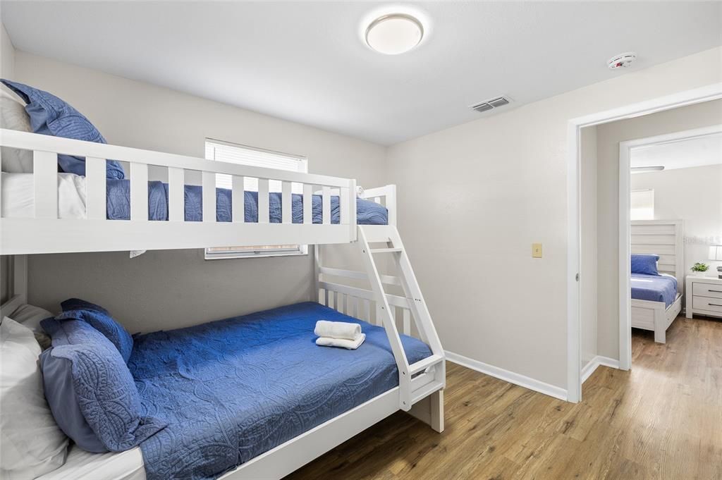 待售: $349,900 (4 贝兹, 0 浴室, 1404 平方英尺)