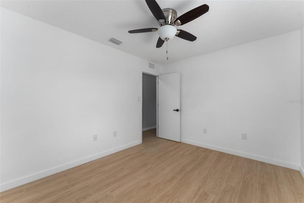 出租: $2,300 (3 贝兹, 1 浴室, 1321 平方英尺)