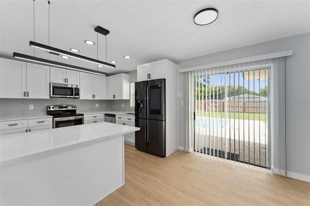 出租: $2,300 (3 贝兹, 1 浴室, 1321 平方英尺)