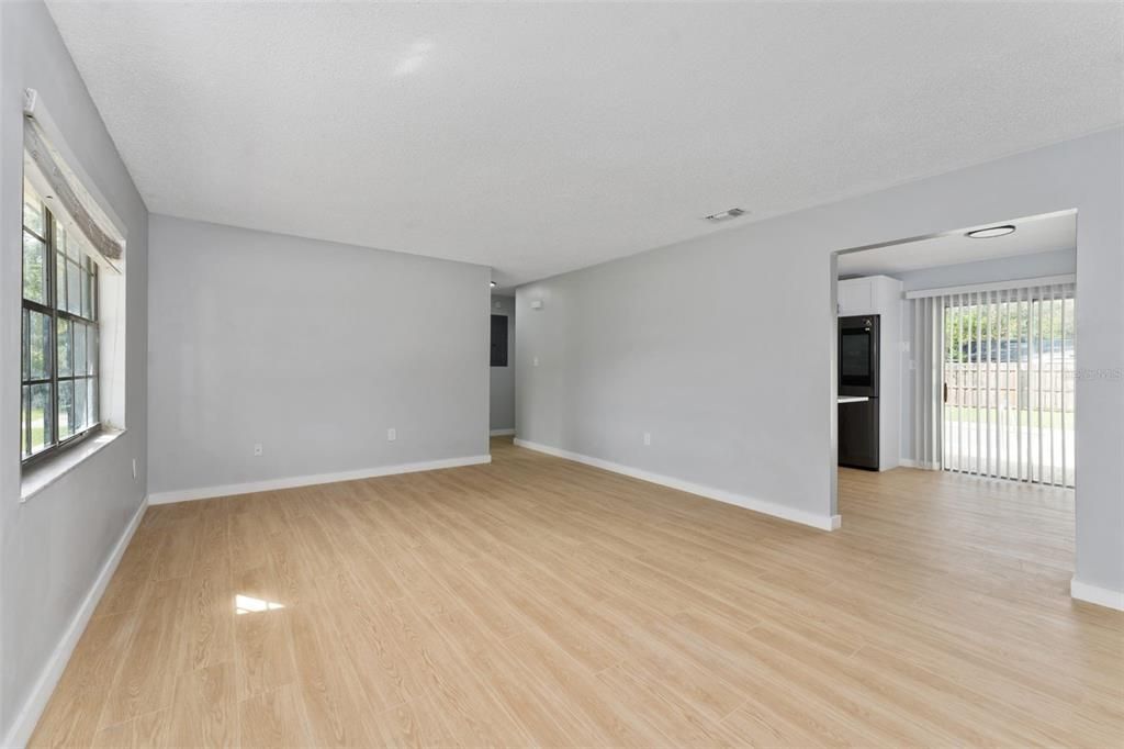 出租: $2,300 (3 贝兹, 1 浴室, 1321 平方英尺)