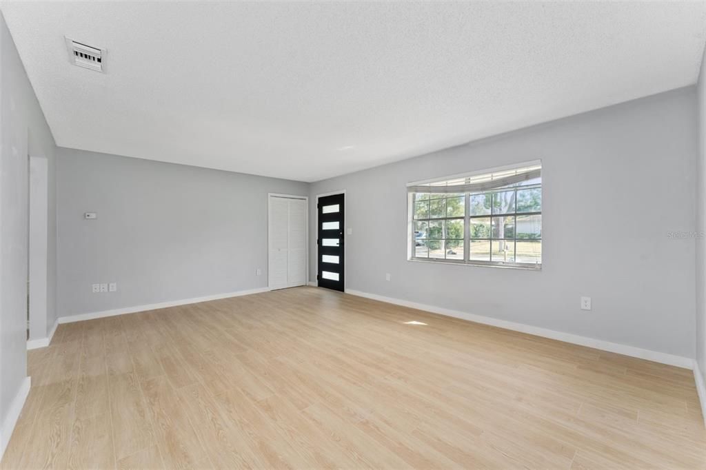 出租: $2,300 (3 贝兹, 1 浴室, 1321 平方英尺)