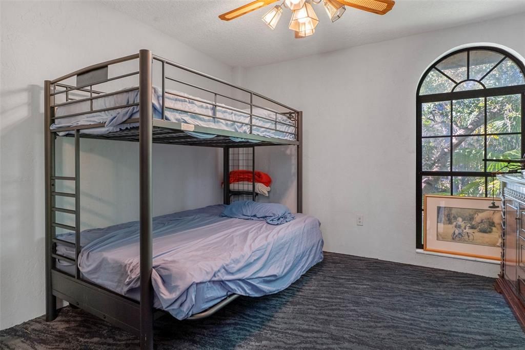 En Venta: $2,300,000 (4 camas, 2 baños, 3564 Pies cuadrados)