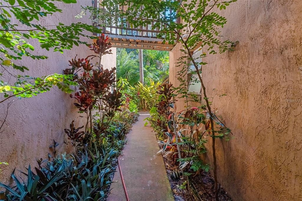 En Venta: $2,300,000 (4 camas, 2 baños, 3564 Pies cuadrados)