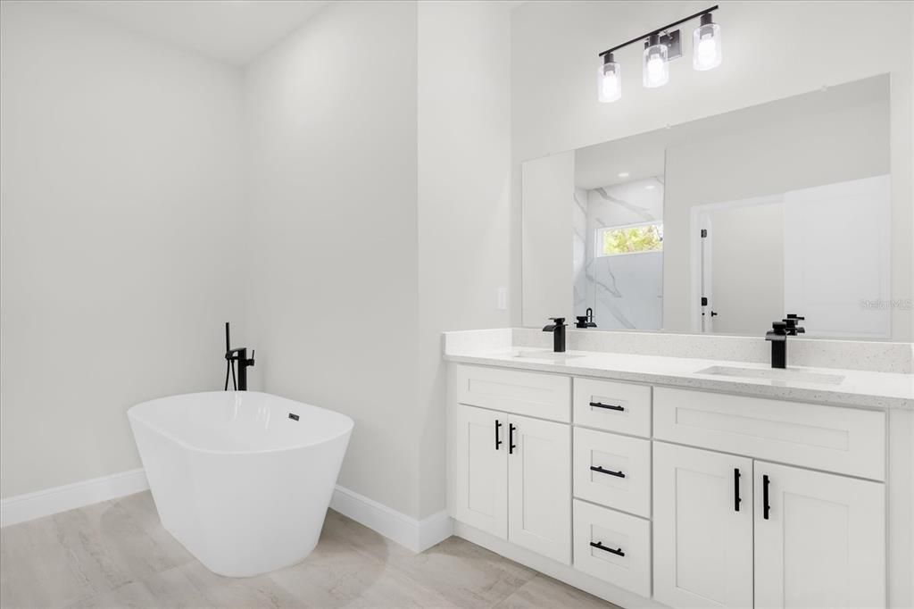 En Renta: $2,250 (4 camas, 3 baños, 1865 Pies cuadrados)