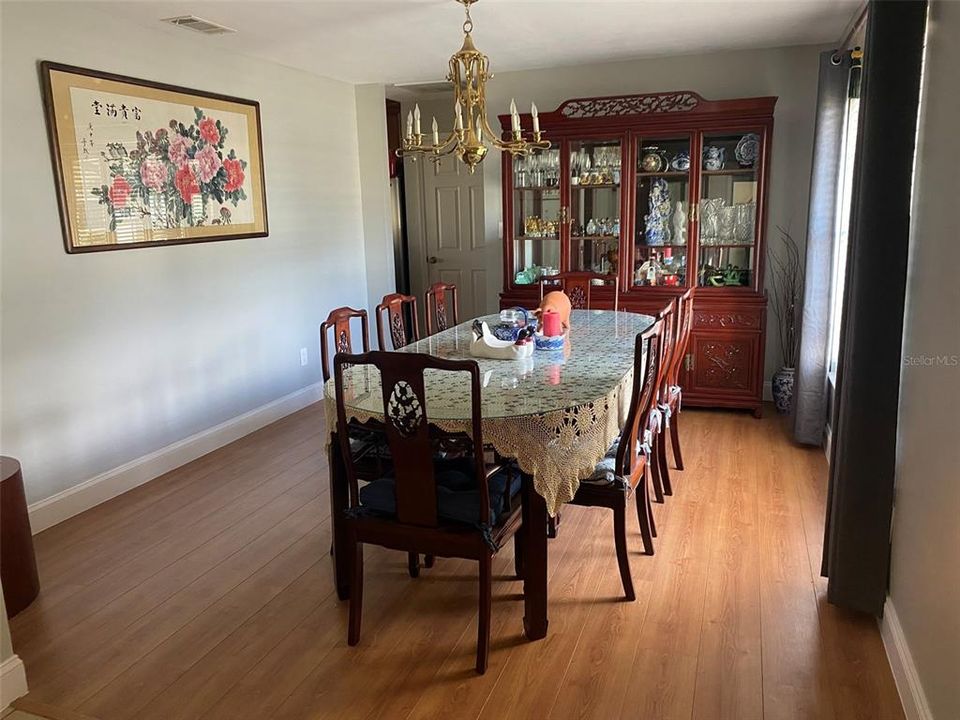 For Sale: $599,000 (3 beds, 2 baths, 1986 Square Feet)