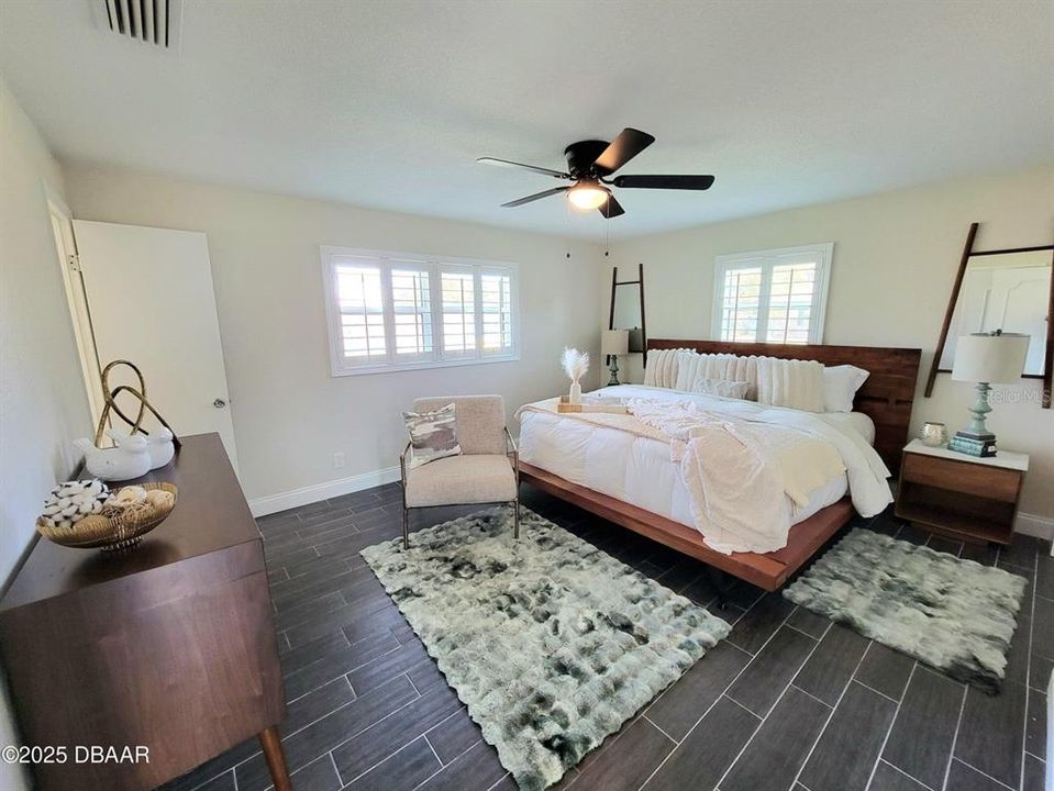 На продажу: $299,900 (2 спален, 2 ванн, 1315 Квадратных фут)