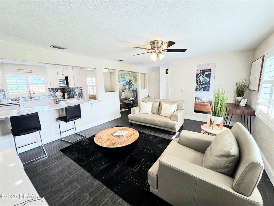 На продажу: $299,900 (2 спален, 2 ванн, 1315 Квадратных фут)