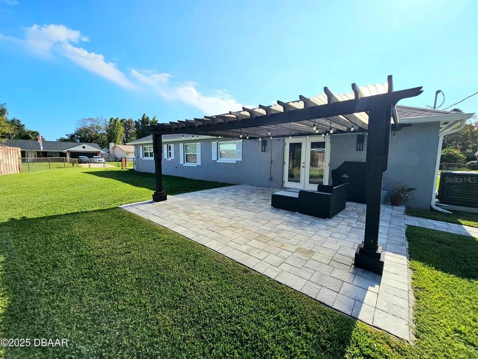 На продажу: $299,900 (2 спален, 2 ванн, 1315 Квадратных фут)